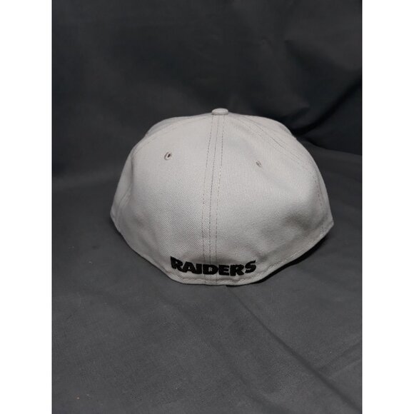 New Era 59Fifty Las Vegas Raiders Fitted Cap Grey Size 7 3/4 NEW WITH TAGS! - Picture 3 of 7